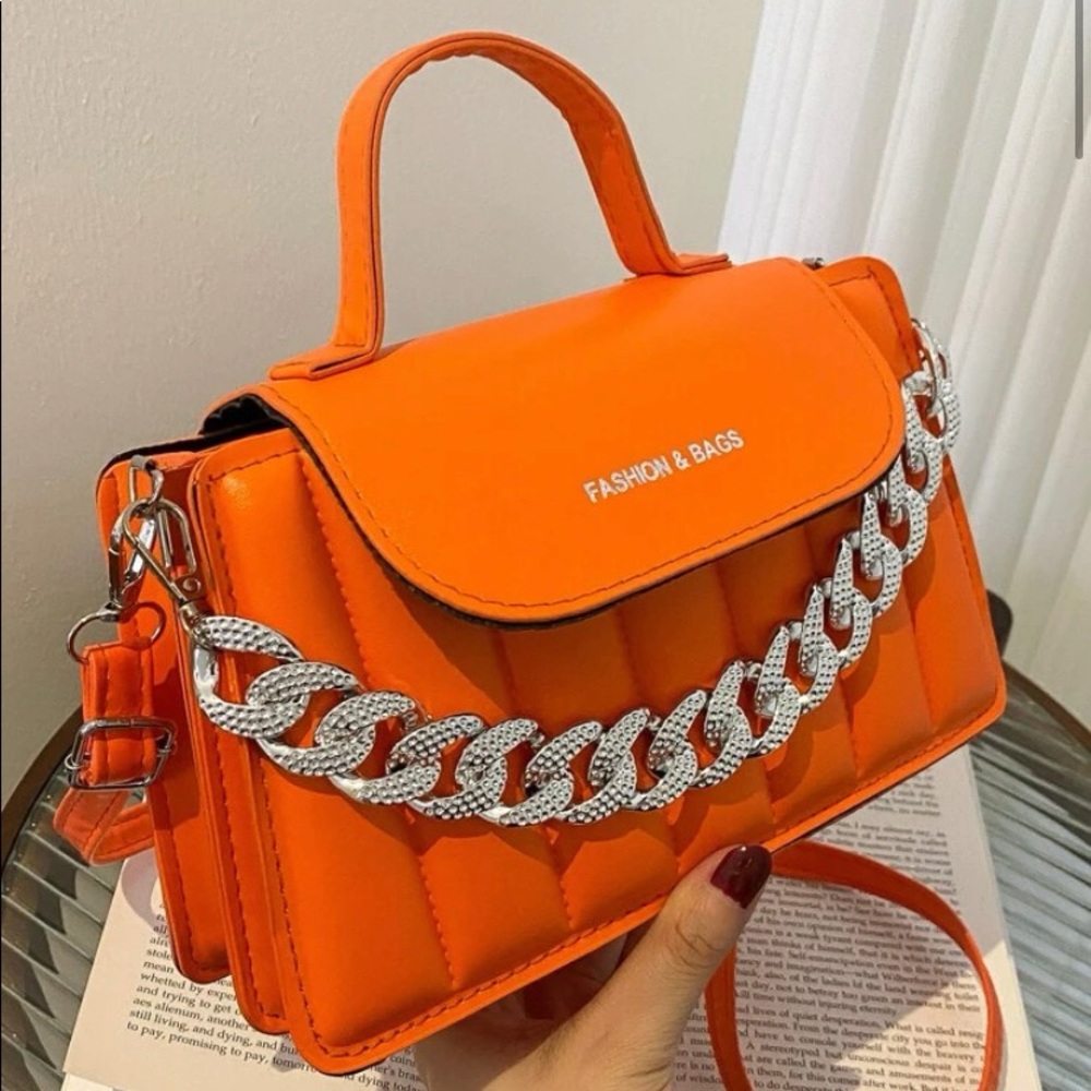 Fashion bags in all colors listed below .They are hand and cross bags - Picture 2 of 5